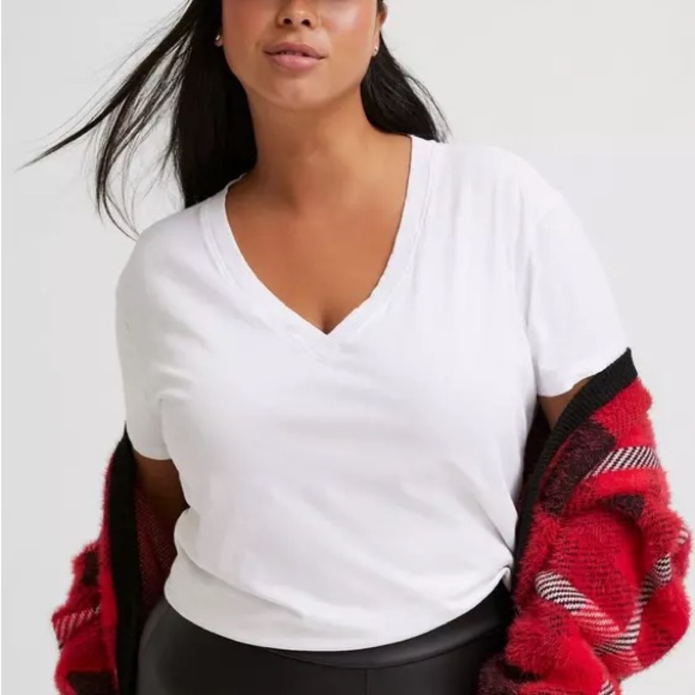 Torrid Girlfriend Signature Jersey Vneck Tee Bright White Size 3 NEW